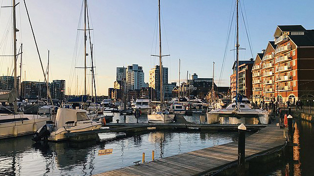 640px-Clear_sky_afternoon_on_the_Ipswich_Waterfront